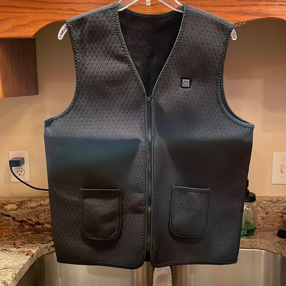 HEATED VEST USB CHARGING SIZE L,Use with a 5V/2.1A portable charger-not included